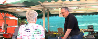Michael Donth auf dem Wochenmarkt