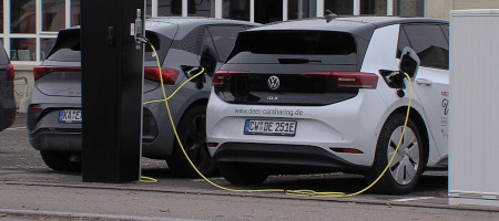 e-Carsharing- und Ladestation an der Motorworld Metzingen