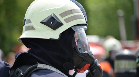 Feuerwehrmann mit Atemschutz
