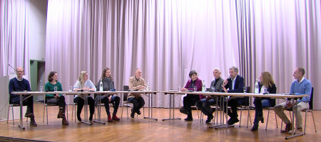 Diskussionsrunde zu verkürzten Öffnungszeiten in Tübinger Kitas