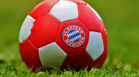 Fußball mit FC Bayern München Logo
