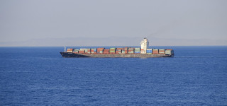 Frachtschiff auf dem Meer