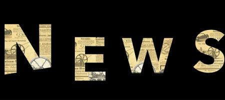 NEWS - Zeitungsbuchstaben auf schwarzem Grund