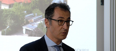 Cem &Ouml;zdemir
