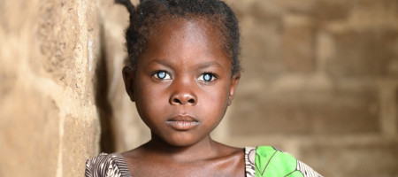 Valentine aus Kamerun ist durch Grauer Star erblindet