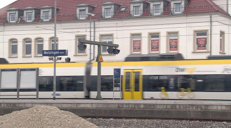 Zug am Bahnhof Metzingen