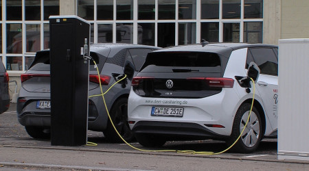 e-Carsharing- und Ladestation an der Motorworld Metzingen