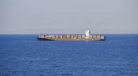 Frachtschiff auf dem Meer