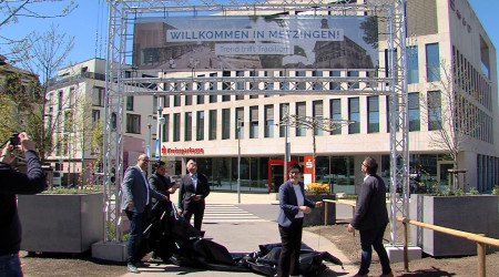 "Willkommen in Metzingen"-Banner