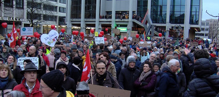 Demo gegen Rechts auf dem Reutlinger Marktplatz
