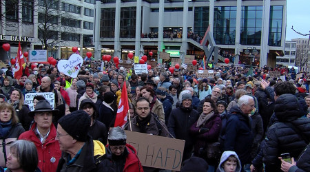 Demo gegen Rechts auf dem Reutlinger Marktplatz
