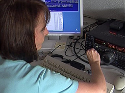 Marion Möller-Herrmann an der Funkstation