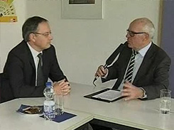 Kultusminister Stoch im Gespräch mit Roland Steck